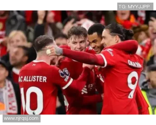 英超激战：里昂狂胜曼联五球惨败引发全场震动