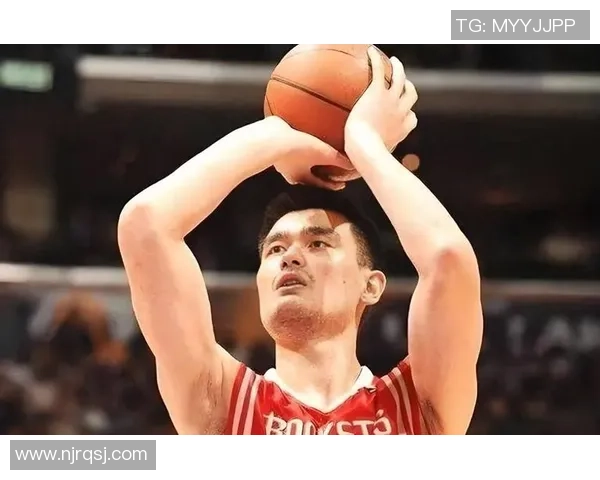 姚明在NBA全明星赛中精彩冒顶邓肯瞬间重现篮球历史经典对决