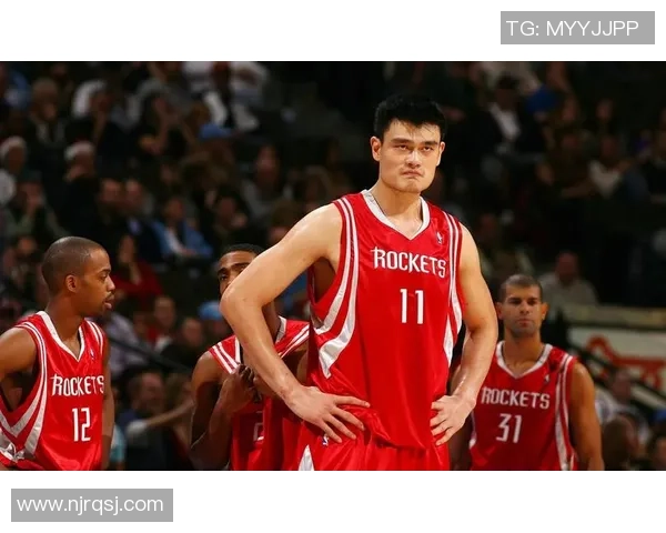 姚明在比赛中遭遇尴尬瞬间的搞笑图片合集让人忍俊不禁 姚明在比赛中遭遇尴尬瞬间的搞笑图片合集让人忍俊不禁