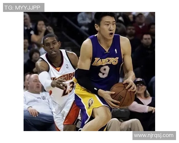 孙悦与姚明同框合影展现篮球巨星的友谊与风采