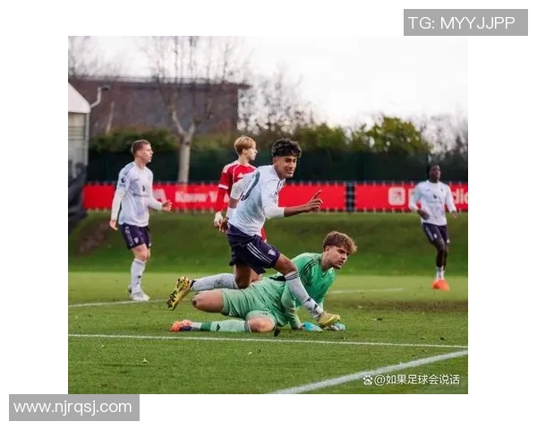 曼联与那不勒斯友谊赛激战三二红牌事件引发全场热议与十大精彩进球回顾