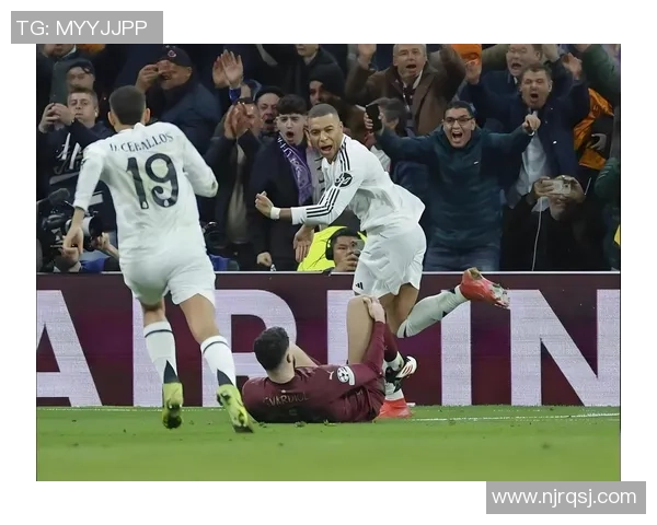 英超激战:AC米兰6-2大胜皇马补时绝杀点燃全场热情 英超激战:AC米兰6-2大胜皇马补时绝杀点燃全场热情