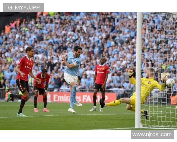 足总杯精彩对决AC米兰与曼联战成平局引发全场热烈反响 足总杯精彩对决AC米兰与曼联战成平局引发全场热烈反响