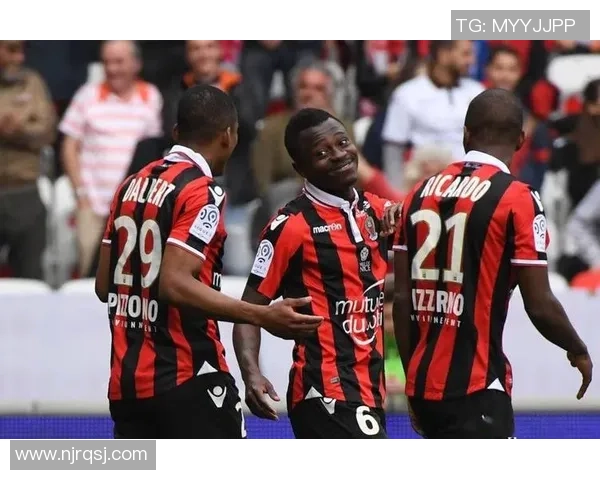 德甲精彩对决巴黎圣日耳曼与马竞激战成平局引发全场热议 德甲精彩对决巴黎圣日耳曼与马竞激战成平局引发全场热议