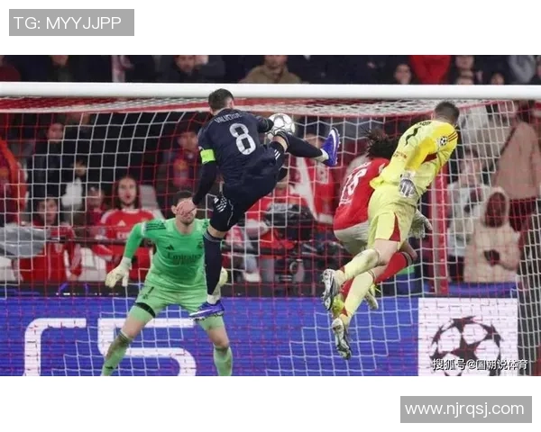 欧冠惊心动魄之战本菲卡逆转曼联补时绝杀引发全场狂欢