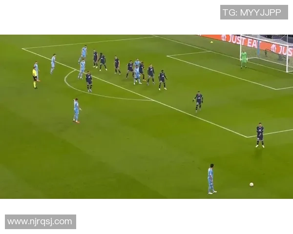 国王杯精彩对决曼城与巴黎圣日耳曼战成平局红牌争议引发全场热议