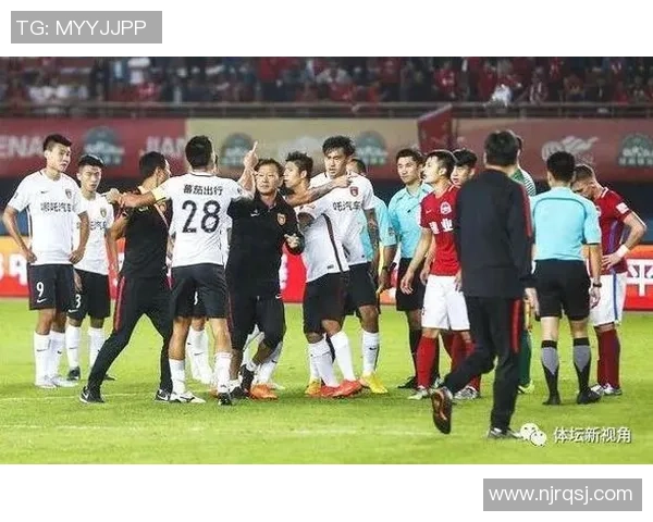 意甲激战巴黎圣日耳曼大胜里昂争议判罚引发全场热议