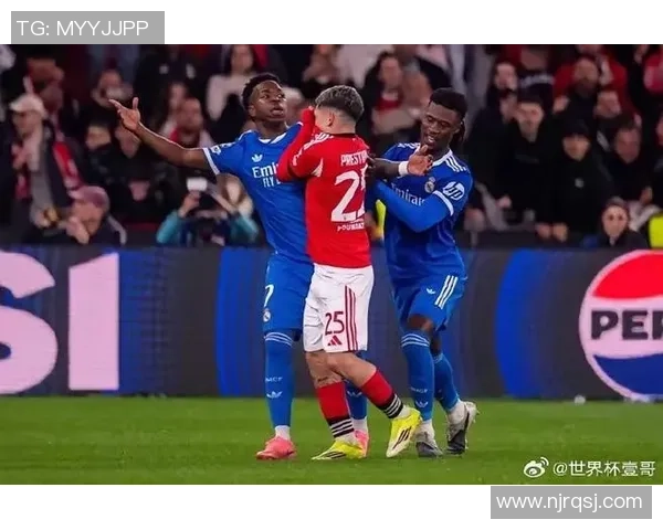 欧联杯激战本菲卡与热刺互交白卷补时瞬间引发全场狂欢